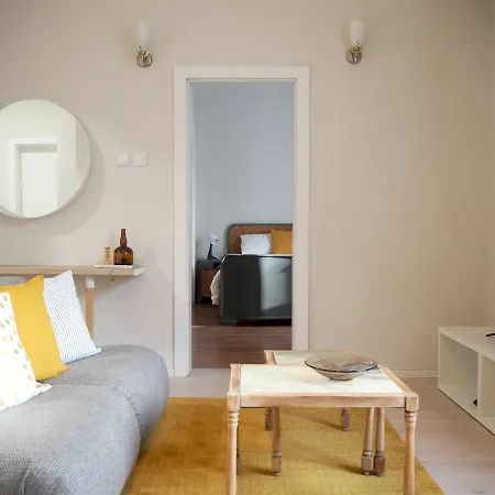 Cache - Bright One-bedroom In By Flat Mаnager Apartman *