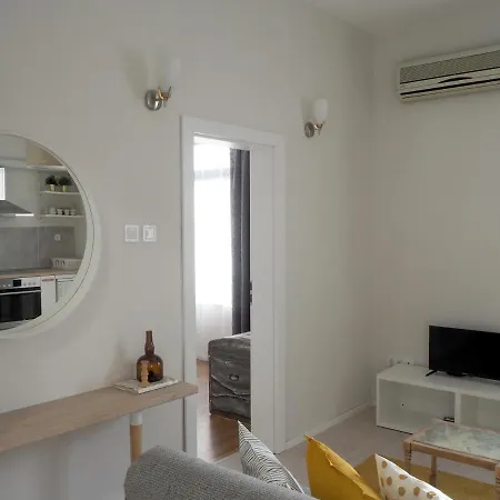 Cache - Bright One-bedroom In By Flat Mаnager Apartman